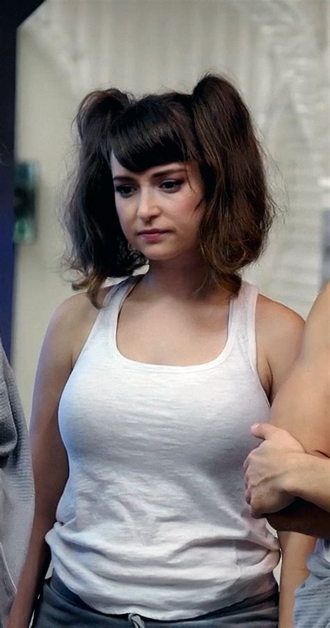 Milana Vayntrub : r/Celebswithbigtits